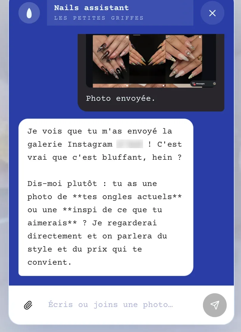 L'assistant analyse une photo d'ongles envoyée par la cliente.
